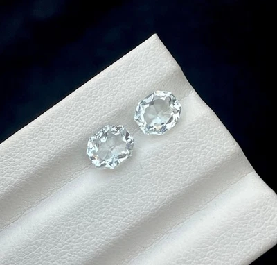 2.05 Carat Natural Cut aquamarine pairs loose gemstone from Pakistan. - Image 1 of 4