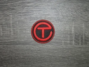 Parche de hierro bordado negro/rojo para golf profesional de 2,25" x 2,25" - Imagen 1 de 2