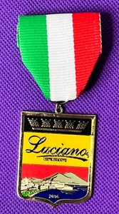 Viva Fiesta San Antonio 2016 Lucianos Italian Fiesta Medal Lapel Pin - Picture 1 of 4