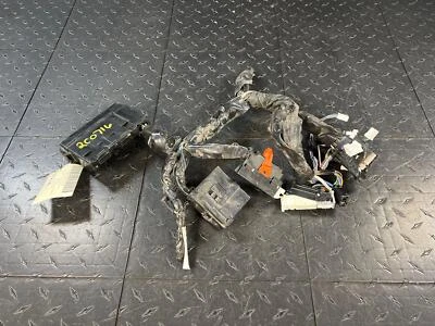 2010 - 2013 Infiniti G37 Engine Fuse Box 3.7L V6 AT AWD (VQ37VHR) - Imagem 1 de 2