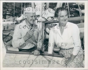 1954 Mr & Mrs Harry Scott of Sydney Australia in Ketch Silver Gull Press Photo - Picture 1 of 2