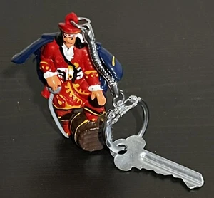 Captain Morgan Spiced Rum Pirat berühmte Leg Up Pose mit Schwert & Fass Schlüsselanhänger - Bild 1 von 6