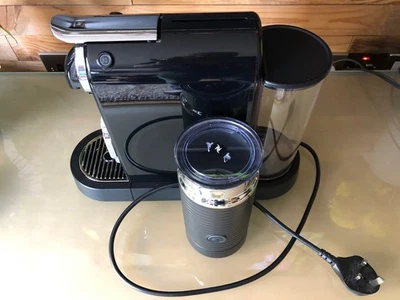 Nespresso Magimix Coffee Pod Machine M196 with milk frother aeroccino - image 1 of 4