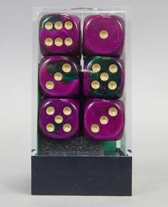 Set dadi gioco Chessex Piped D6 fuori produzione verde viola Gemelli 26634 - Foto 1 di 2