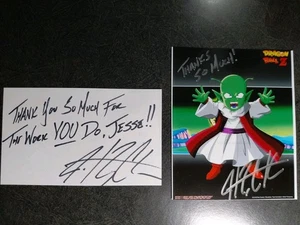 FOTO Y TARJETA JUSTIN COOK Voz de DENDE Autógrafo Firmado a Mano 4X6 - Dragon Ball - Imagen 1 de 6