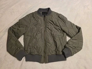 Banana Republic grüne Bomberjacke Größe XS hergestellt in Vietnam gebraucht, in einwandfreiem Zustand Damen  - Bild 1 von 9