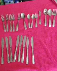 Lote de 21 Cambridge MADISON? Cubiertos de acero inoxidable para servir de porcelana satinada - Imagen 1 de 5