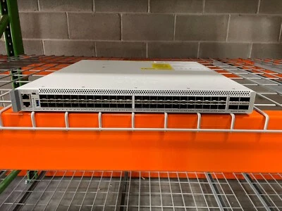 Cisco C9500-48Y4C-A Catalyst 9500 48 puertos x 1/10/25G + 4 puertos 40/100G 1 año de garantía Foto 1 de 3