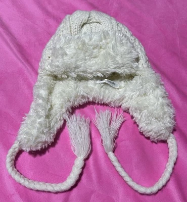 Aeropostale Off White Sombrero Trampero Tejido con Forro de Piel Sintética y Corbatas Trenzadas Foto 1 de 4