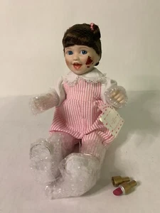 The Ashton Drake 1992 "Don't I Look Pretty ? " Doll - Picture 1 of 2