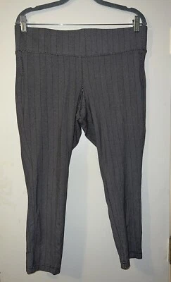 Leggings Torrid Blanco y Negro Estampado Geométrico Capri Largo Mujer’s Talla 0 XL Foto 1 de 4