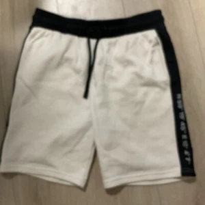 HM Beige Shorts Size S Regular Fit  - Picture 1 of 4