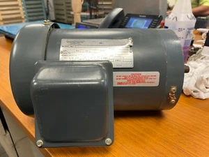 👀 NEU AO Smith 1-1/2 PS Wechselstrommotor 208-230/460V 3450 U/min 56C FR 3Ø P56M2UE106 - Bild 1 von 7