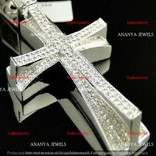 Conjunto de pavé redondo de diamantes creado en laboratorio de 8 quilates cruz colgante para hombre enchapado en oro blanco de 14 quilates Foto 1 de 4