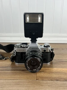 Canon AE-1 35mm Película SLR con Canon FD 35mm 1:2.8 Lente, Tira y Flash - Probado - Imagen 1 de 15