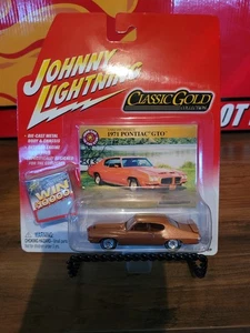 Johnny Lightning Classic Gold Collection 1971 Pontiac GTO With Collector Card - Picture 1 of 2
