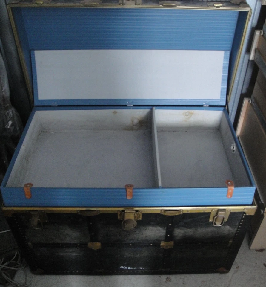 ANTIGUO/EE. UU. BAÚL VAPORERO CON LATÓN Y CUERO / Fall River Massachusetts Foto 1 de 4