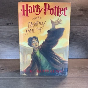 Harry Potter And The Deathly Hallows FIRST EDITION SCHOLASTIC Hardcover Book - Picture 1 of 4