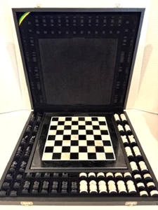 Farbiges Marmor Schach & Dame Spiel Set in tragbarer Box Elegant Schwarz & Weiß - Bild 1 von 14