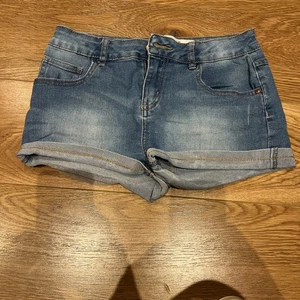 Denim Shorts Age 11-12 - Picture 1 of 2