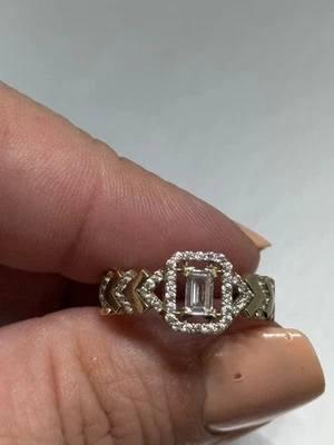 10k Yellow Gold Ring CZ Halo Unique Design Sz 8 EUC - Image 1 of 4