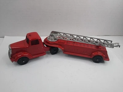 Camión de bomberos Mack Early TootsieToy 9" Foto 1 de 4