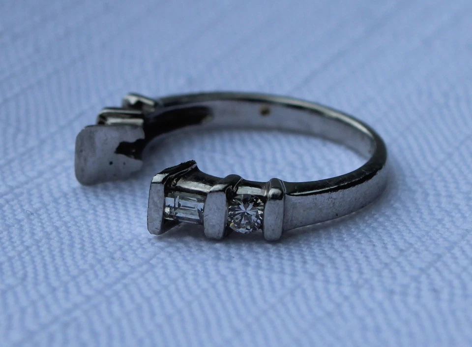 Platinum Round & Baguette Diamond Semi Mount Ring  3.8 grams size 4.5 - Image 1 of 4