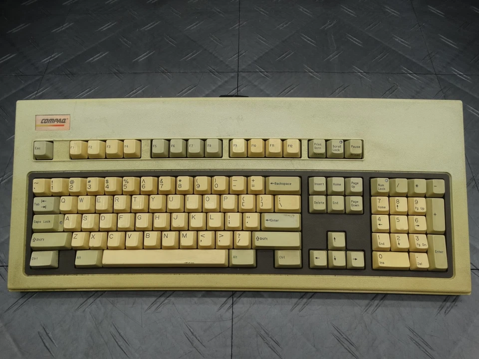 Compaq Mechanical Keyboard Mainframe RT101 XT/AT Connection (Missing Cable) - Image 1 of 4
