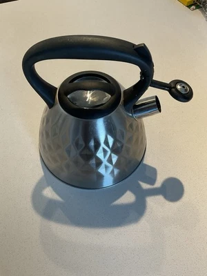 Stainless Steel Whistling Tea Kettle with Diamond Pattern Design - Image 1 of 3