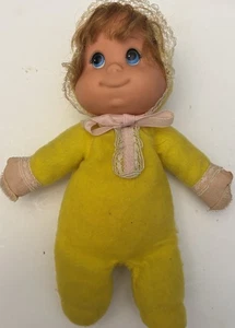 Vintage 1970er Mattel Itsy Bitsy Baby Beans Puppe POOFUM gelb Pyjama rothaarig 7 Zoll - Bild 1 von 13