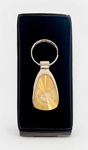 Wreath Engraved Cadillac Keychain In Metal Gold/Silver. Condition Is New - Bild 1 von 3