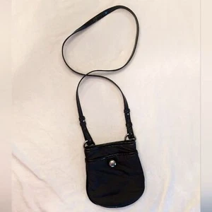 DKNY Swingpack Crossbody Black Nylon Silver Hardware Adjustable Strap EUC - Picture 1 of 10