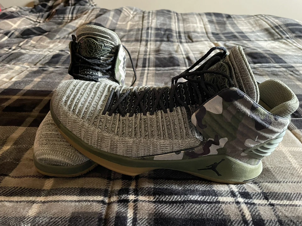 Jordan XXXII 32 Día de los Veteranos Talla 11 Hombre  Foto 1 de 4