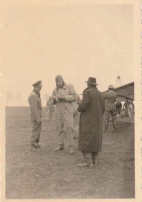 Foto Pilot im Knochensack Startbereit Deutsche Luftwaffe 2WK - Bild 1 von 2
