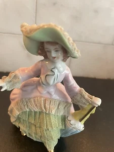 GIRL LADY WITH PARASOL PORCELAIN STIFFENED LACE FIGURINE MADE IN JAPAN UNMARKED - Picture 1 of 4