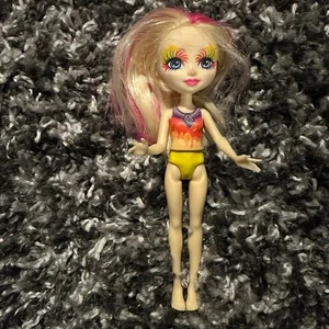 Enchantimals Peeki Parrot doll. It is a 6-inch doll manufactured by Mattel 2018 - Picture 1 of 7