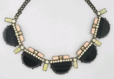 Collar Distintivo Barra de Chuchería Rosa y Negro Estilo Art Deco Estrás Firmado  Foto 1 de 4