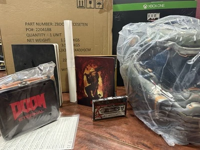Mini lonchera Xbox Doom Edición Coleccionista en caja de envío original y pedido anticipado Foto 1 de 4