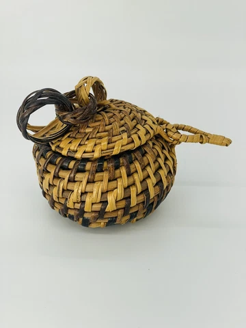 Vintage Small Hand Woven Basket with Lid & Clasp 3" Tall BOHO Mid Century Cover