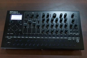Roland SH-4d Desktop Synthesizer mit Sequenzer - Schwarz (SH4D) - Bild 1 von 4
