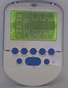 Radica Gran Pantalla Ranuras Electrónico Portátil Juego 2008 LCD Iluminado Probado Funciona - Imagen 1 de 8