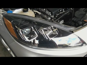 Conjunto de faros derechos usados se adapta a: Ford Escape 2020 halógeno con proyector LED sig - Imagen 1 de 24