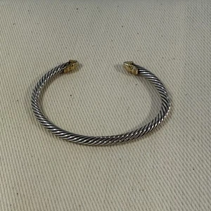 Brazalete David Yurman Oro Blanco 14K Y Plata 925 Cable Girado Bueno Algunos Extremos - Imagen 1 de 4