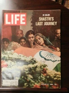 LIFE Magazine. Jan. 21 1966 Shastri's Last Journey. L020 - Foto 1 di 3