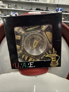 Plato de recuerdo Dubai raro 5,5” plateado con borde negro/dorado incluye soporte - Imagen 1 de 9