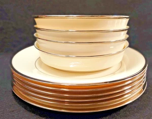 Lenox Solitaire 6 piatti e 4 ciotole coupé 7,5", bordo platino avorio - Foto 1 di 23