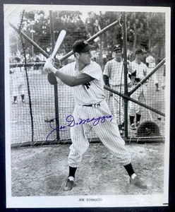 Joe DiMaggio Signed 8x10 black and white photo In Person New York Yankees HOF - Picture 1 of 5