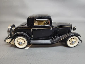 Franklin Mint 1932 FORD DEUCE COUPE Black 1:24 Diecast Car Bonnie and Clyde Car - Picture 1 of 14