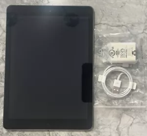 Apple iPad Air A1474 16 GB, Wi-Fi, 9.7 in -Silver (MD788LL/A) - Picture 1 of 4