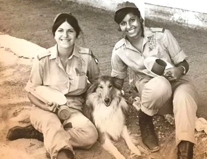 REAL PHOTO 1950s ISRAEL ARMY IDF FEMALE SOLDIER GIRLS SEXY POSING WITH DOG ZAHAL - Picture 1 of 3
